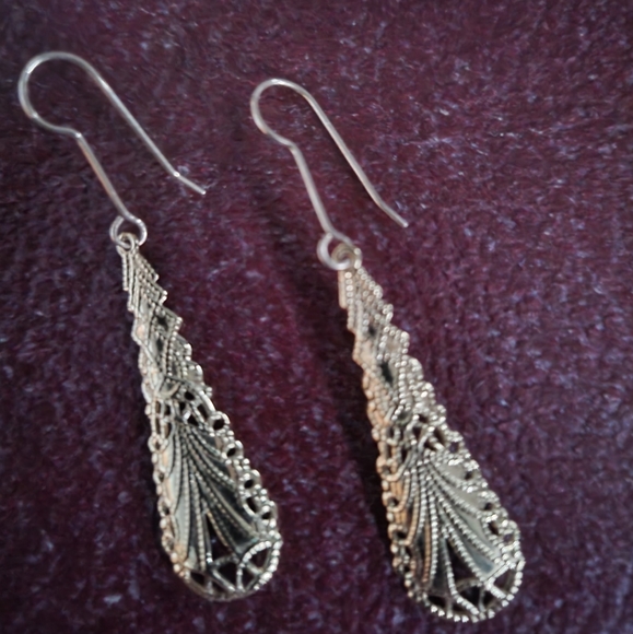 Gold Earings - Picture 2 of 2